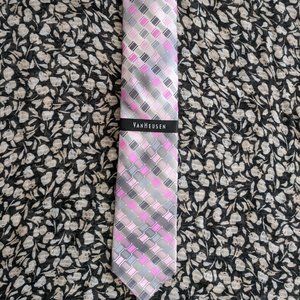 100% Silk  Van Heusen Checkered Geometric Neck Tie Purple  Pink Gray Dressy